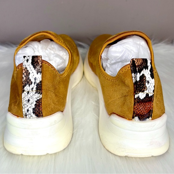 Seven7 Waterproof Sneaker - Picture 4 of 8